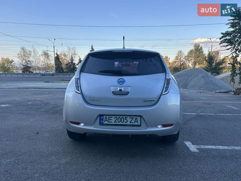 Хэтчбек Nissan Leaf 2013 в Днепре