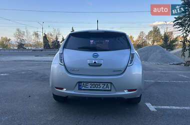 Хэтчбек Nissan Leaf 2013 в 