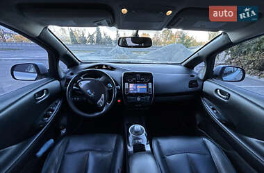 Хэтчбек Nissan Leaf 2013 в 