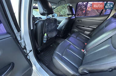 Хэтчбек Nissan Leaf 2013 в 