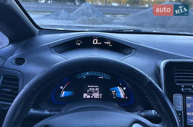 Хэтчбек Nissan Leaf 2013 в 
