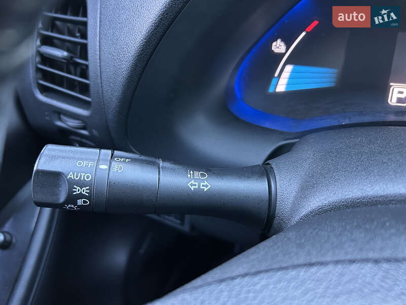 Хэтчбек Nissan Leaf 2013 в Днепре