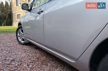 Хэтчбек Nissan Leaf 2013 в 