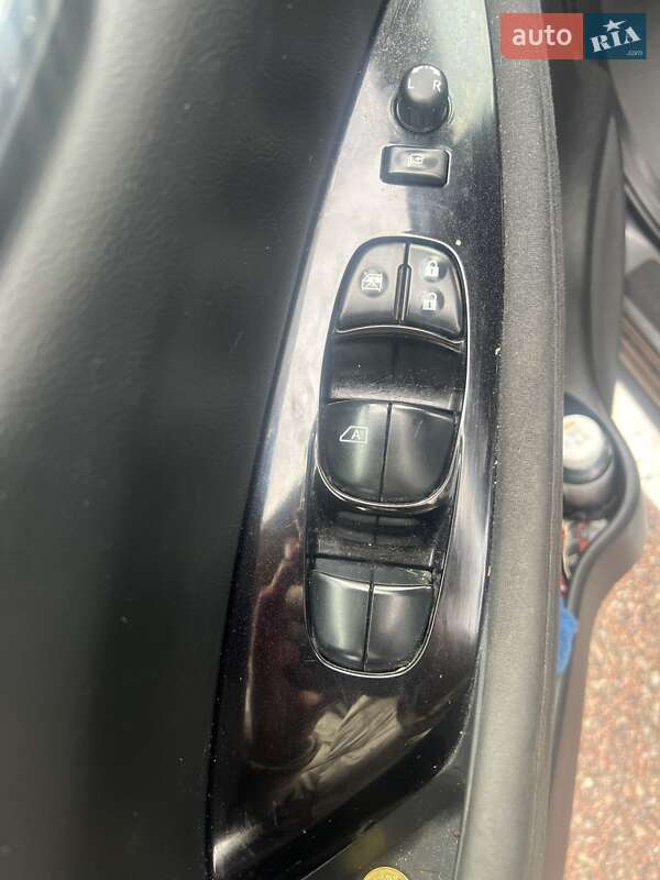 Хетчбек Nissan Leaf 2014 в Житомирі