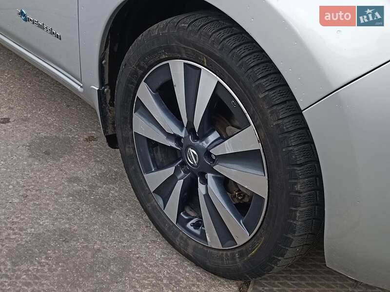 Хетчбек Nissan Leaf 2016 в Харкові