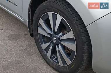 Хэтчбек Nissan Leaf 2016 в 