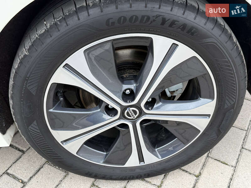 Хетчбек Nissan Leaf 2020 в Дубні