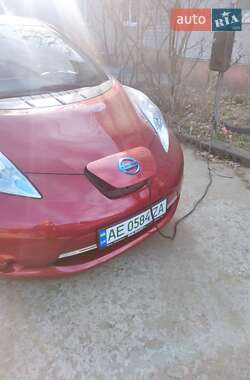 Хетчбек Nissan Leaf 2015 в Дніпрі Хетчбек Nissan Leaf 2015 в Дніпрі