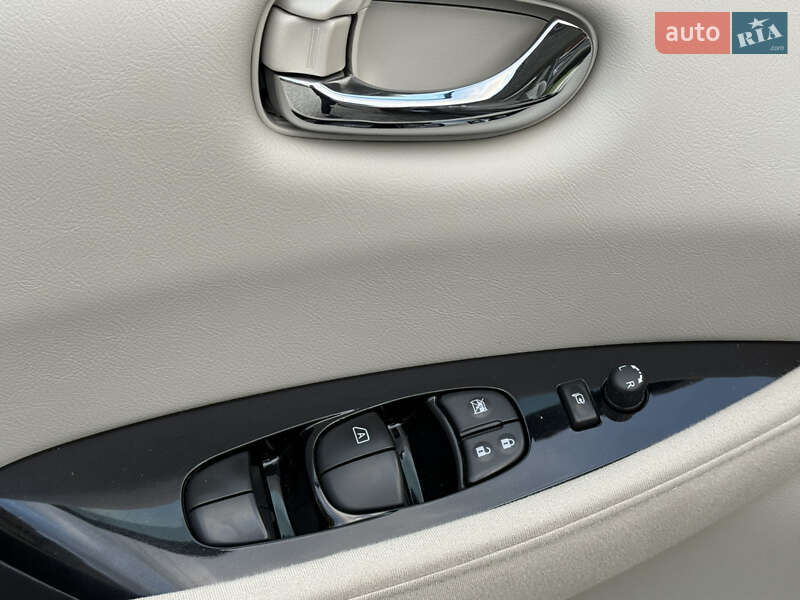 Хэтчбек Nissan Leaf 2014 в Ровно