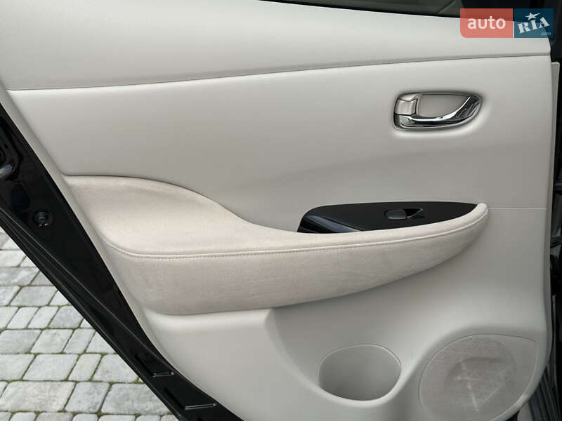 Хэтчбек Nissan Leaf 2014 в Ровно