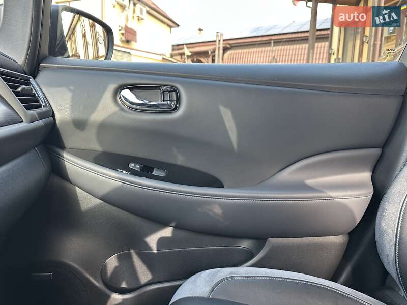 Хэтчбек Nissan Leaf 2018 в Хмельницком