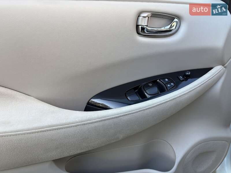 Хэтчбек Nissan Leaf 2012 в Коломые