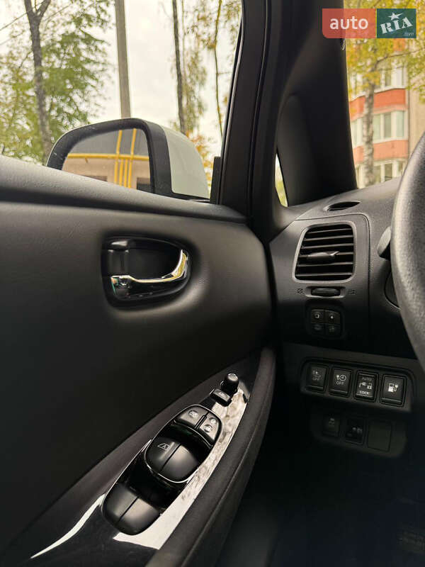 Хэтчбек Nissan Leaf 2014 в Тернополе