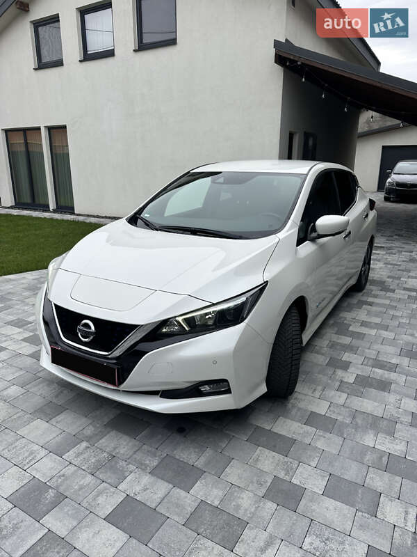 Хэтчбек Nissan Leaf 2019 в Хусте