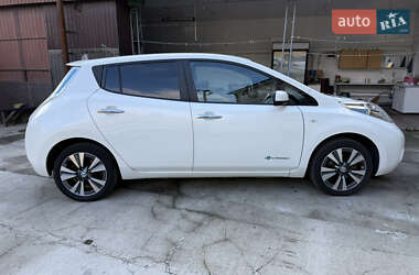 Хэтчбек Nissan Leaf 2013 в 