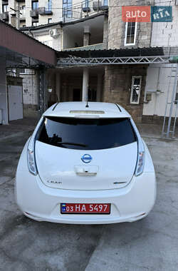 Хэтчбек Nissan Leaf 2013 в 