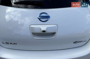 Хэтчбек Nissan Leaf 2013 в 