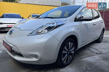 Хэтчбек Nissan Leaf 2013 в 