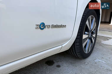 Хэтчбек Nissan Leaf 2013 в 