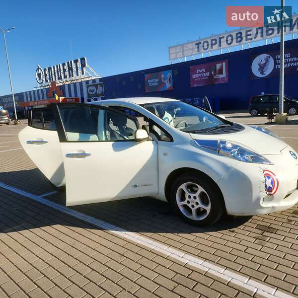 Хетчбек Nissan Leaf 2012 в Нововолинську фото 15 Хетчбек Nissan Leaf 2012 в Нововолинську
