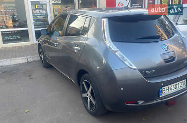 Хэтчбек Nissan Leaf 2015 в 