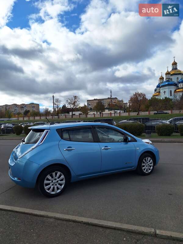 Хэтчбек Nissan Leaf 2015 в Кривом Роге