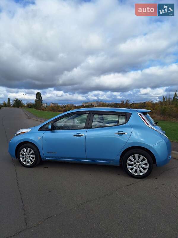 Хэтчбек Nissan Leaf 2015 в Кривом Роге