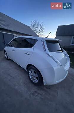 Хэтчбек Nissan Leaf 2013 в 