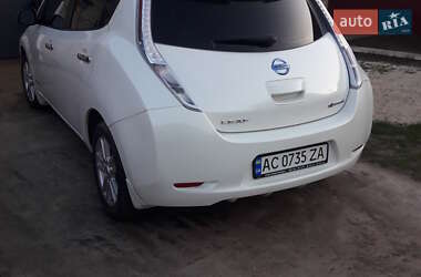 Хэтчбек Nissan Leaf 2013 в 