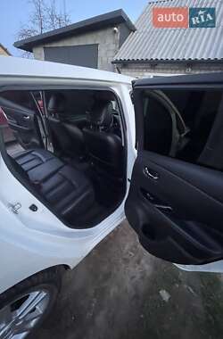 Хэтчбек Nissan Leaf 2013 в 