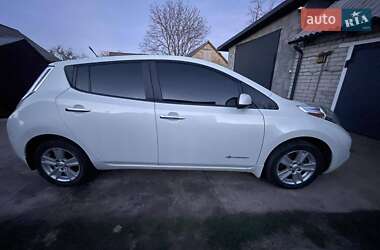 Хэтчбек Nissan Leaf 2013 в 