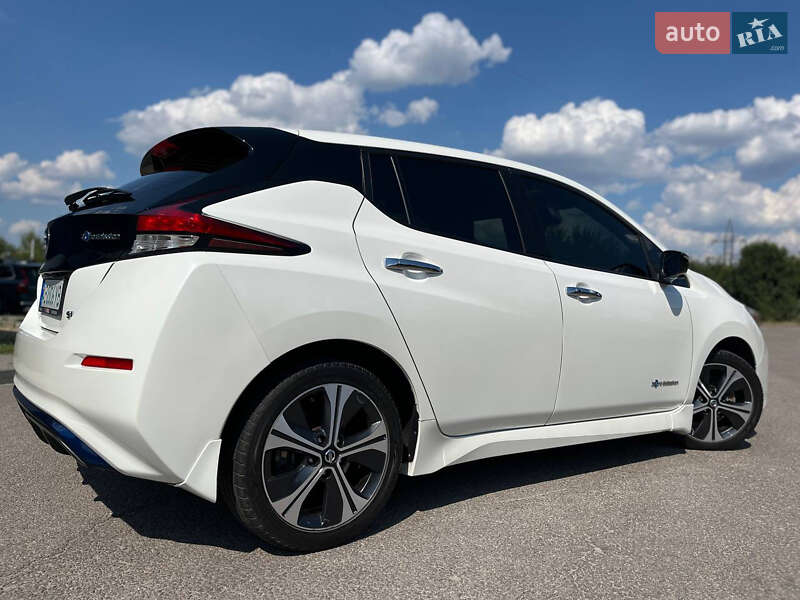 Хетчбек Nissan Leaf 2018 в Дніпрі