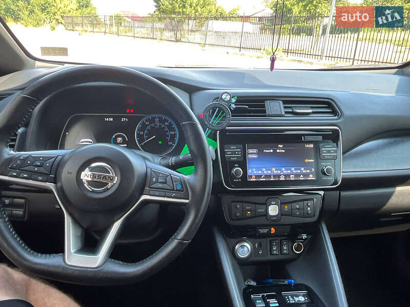 Хетчбек Nissan Leaf 2018 в Дніпрі