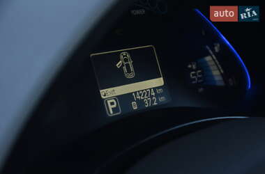 Хэтчбек Nissan Leaf 2011 в 