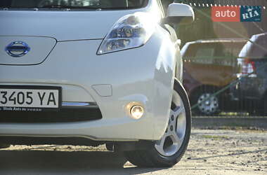Хэтчбек Nissan Leaf 2011 в 