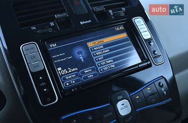 Хэтчбек Nissan Leaf 2011 в 