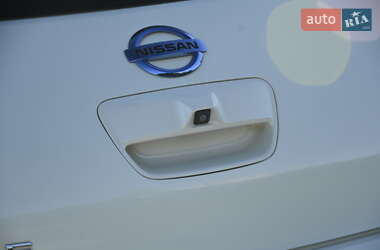 Хэтчбек Nissan Leaf 2011 в 