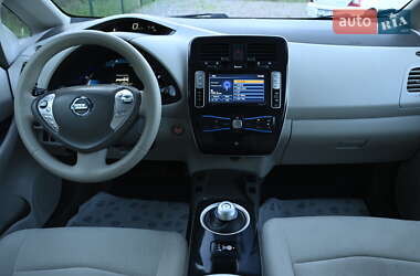 Хэтчбек Nissan Leaf 2011 в 