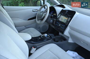 Хэтчбек Nissan Leaf 2011 в 