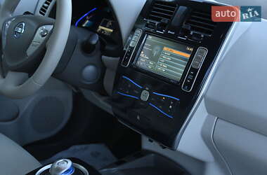 Хэтчбек Nissan Leaf 2011 в 