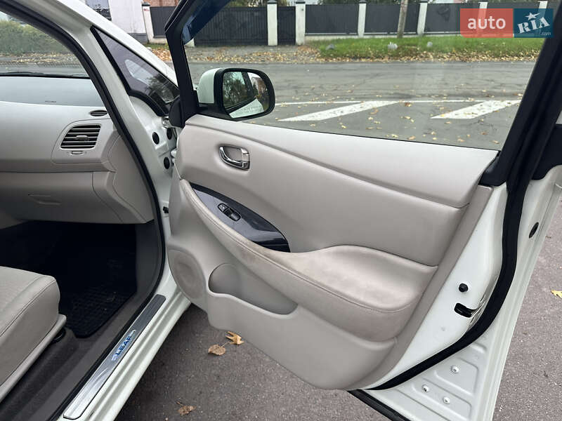 Хетчбек Nissan Leaf 2012 в Вінниці