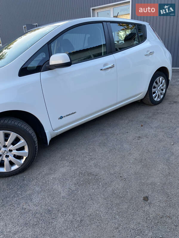 Хэтчбек Nissan Leaf 2015 в Кривом Роге