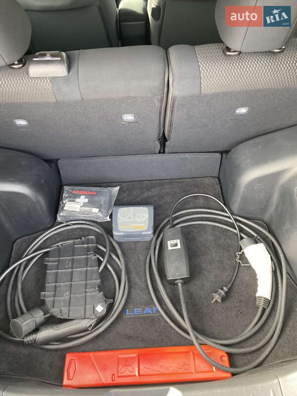 Хэтчбек Nissan Leaf 2015 в Кривом Роге