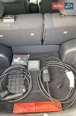 Хетчбек Nissan Leaf 2015 в  фото 12 Хетчбек Nissan Leaf 2015 в