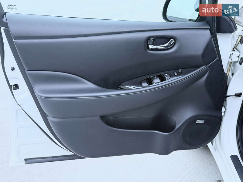 Хэтчбек Nissan Leaf 2014 в Луцке