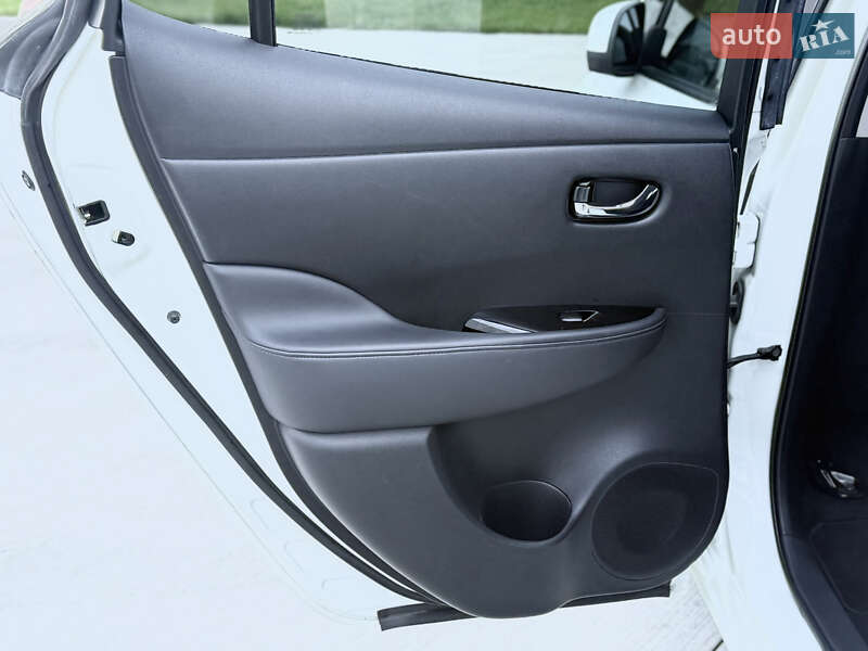 Хэтчбек Nissan Leaf 2014 в Луцке