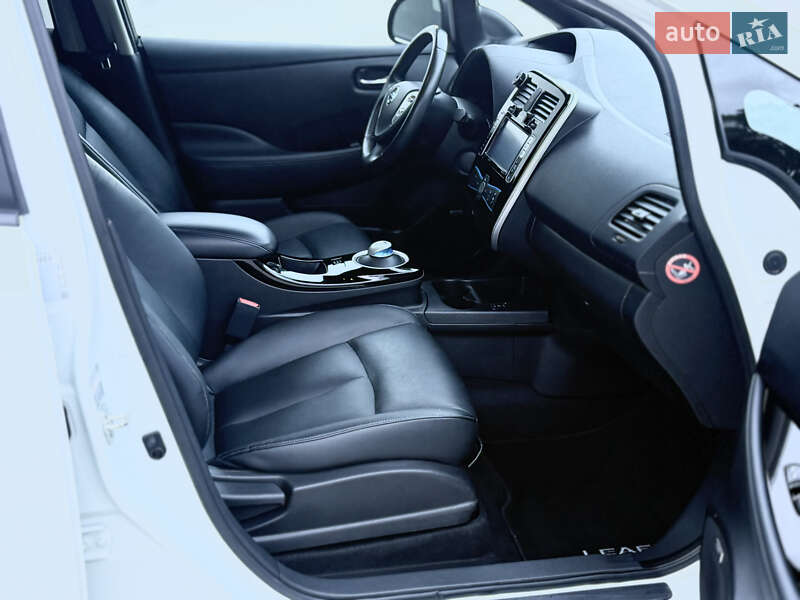 Хэтчбек Nissan Leaf 2014 в Луцке