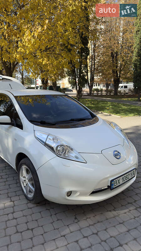 Хэтчбек Nissan Leaf 2013 в Каменец-Подольском фото 2 Хэтчбек Nissan Leaf 2013 в Каменец-Подольском