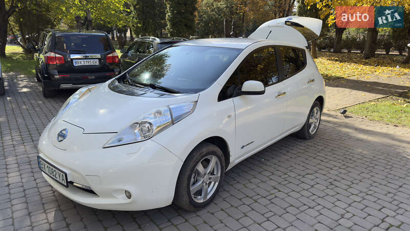 Хэтчбек Nissan Leaf 2013 в Каменец-Подольском фото 5 Хэтчбек Nissan Leaf 2013 в Каменец-Подольском