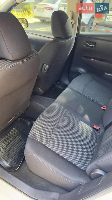 Хэтчбек Nissan Leaf 2013 в Каменец-Подольском фото 11 Хэтчбек Nissan Leaf 2013 в Каменец-Подольском